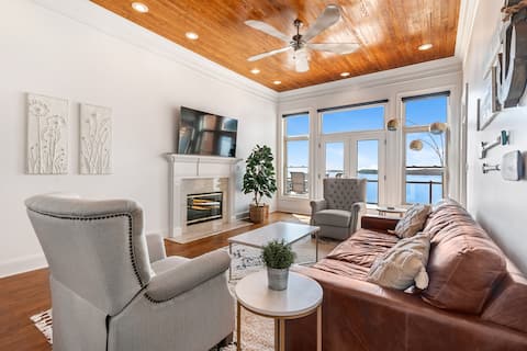 Leisure Time Lake House with Large Boat Dock