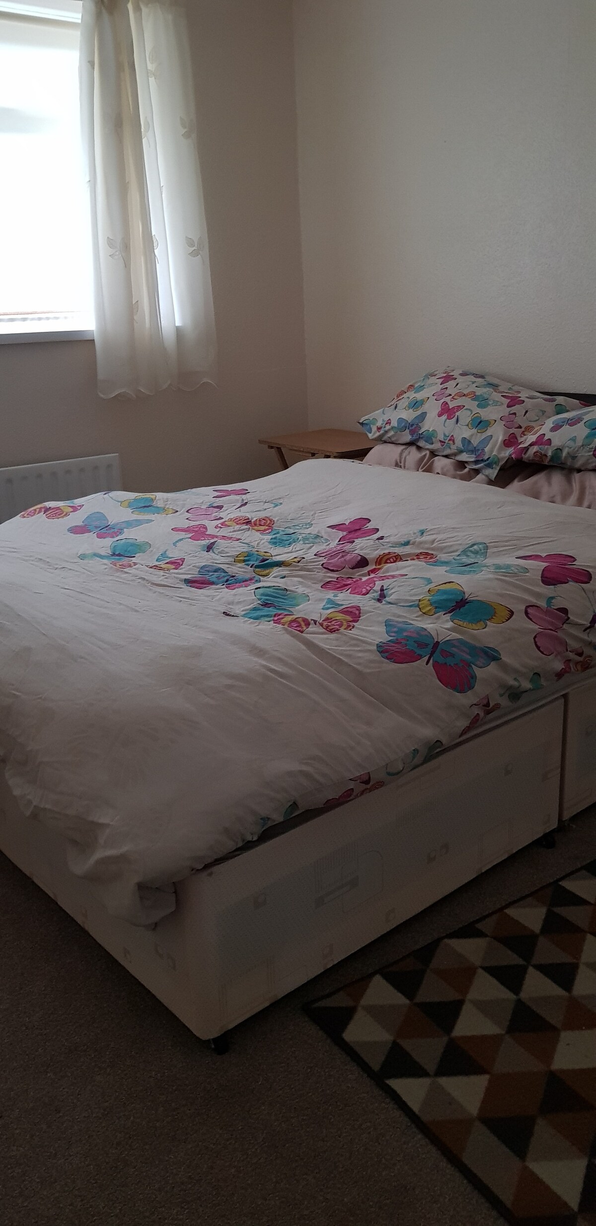 1号房间宽敞，配有双人床。可供2人入住