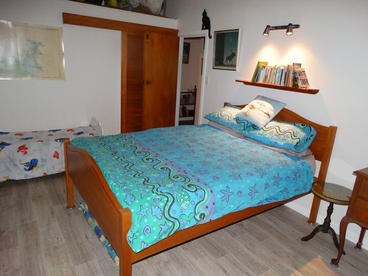 חדר שינה 2 מיטת קווין