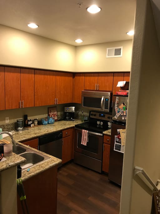 Kitchen cha-ching! :)
Feel free to use whatever utensils or cookware is in the kitchen. There’s a stove and oven, and also a rarely used dishwasher but feel free to use it, if desired. Dishwasher and cleaning supplies are under the sink.