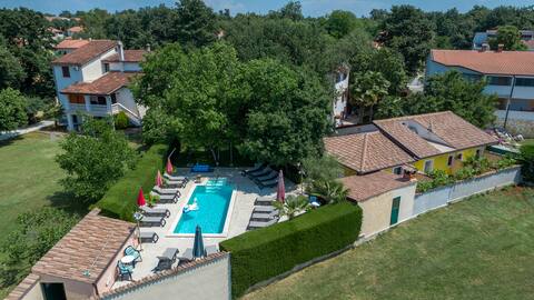Fewo Felix with pool, barbecue, children's playground
