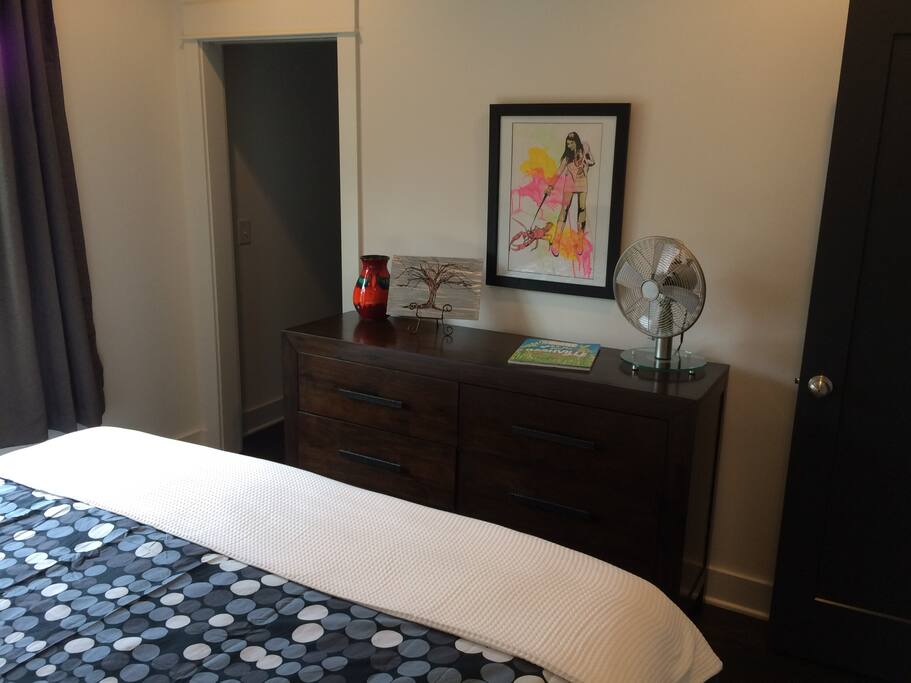 Bedroom 1 - king bed