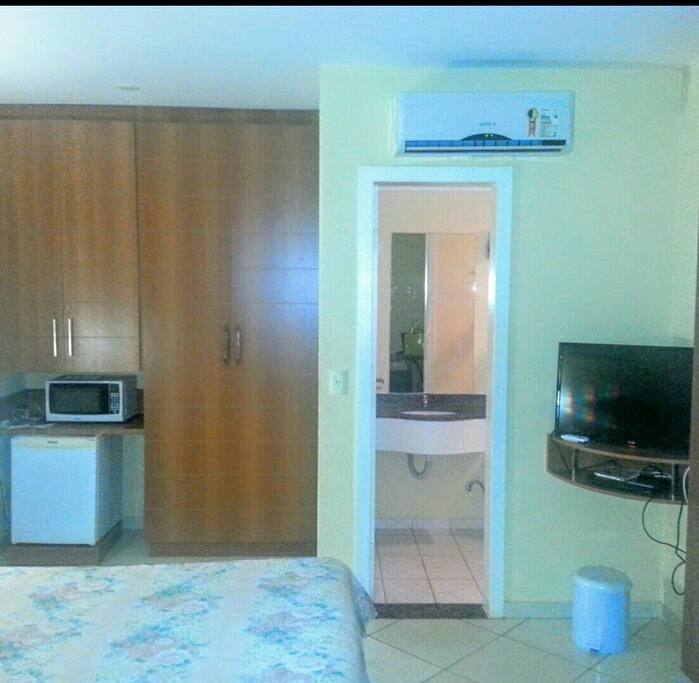 TV led, microondas, frigobar, ar condicionado, armários planejados !