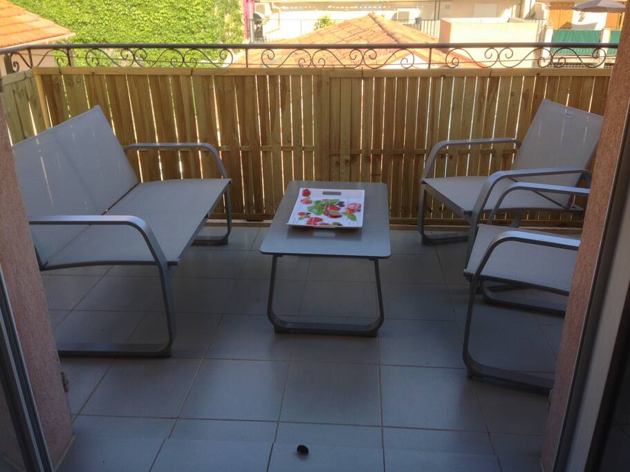 Balcon de 7 m2 avec salon