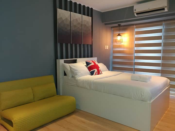 Luxurious Suite and Makati CBD w/Netflix & 100mbps