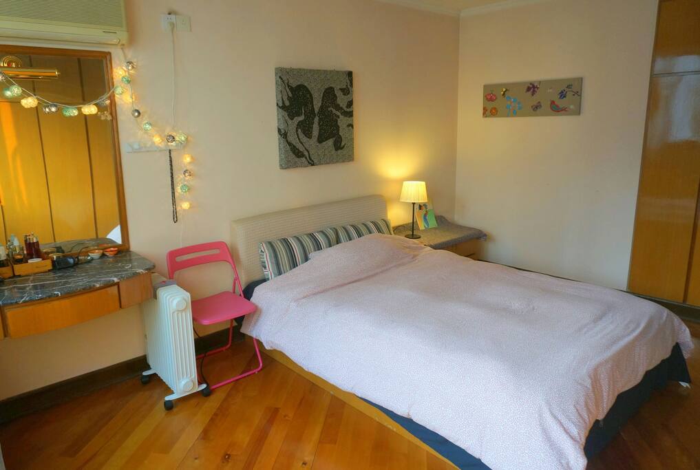 One bedroom with big size bed
