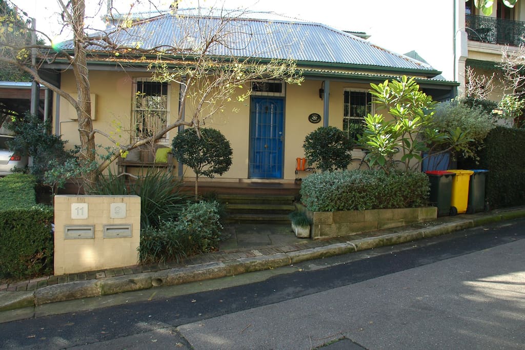 Street view of cottage - quiet one-way street