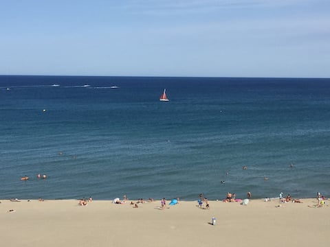 Facing the sea at Canet Plage