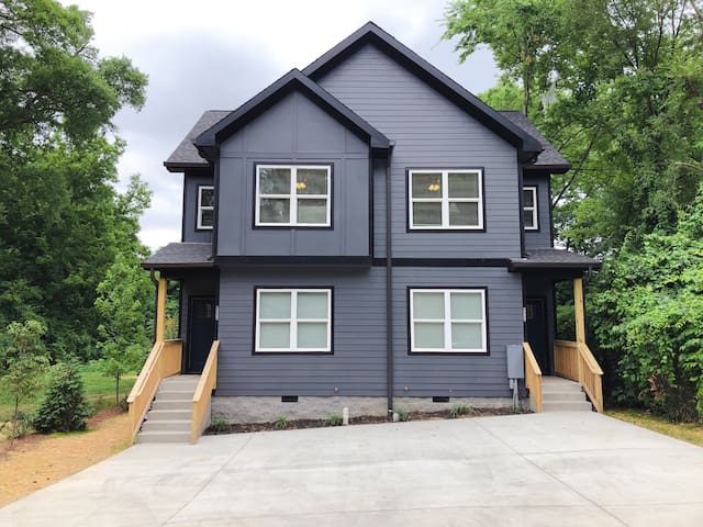 40% OFF | Roof Top | 4 miles to Broadway