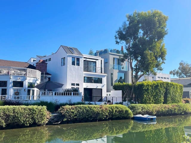 Waterfront Luxury Home on the Venice Canals