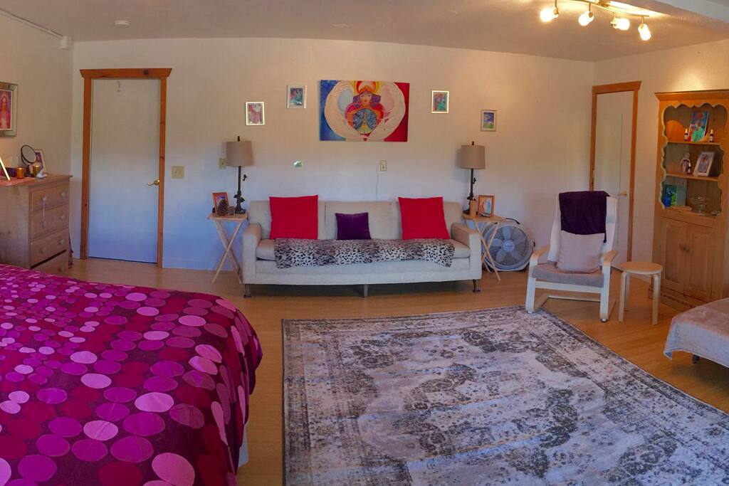 Spacious Studio with NEW comfortable Queen Bed , offering plenty of space and views of the mountain
