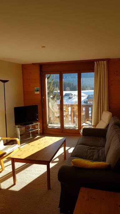 living room très lumineux