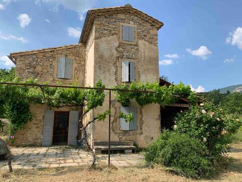 Small Provencal house, unique and quiet