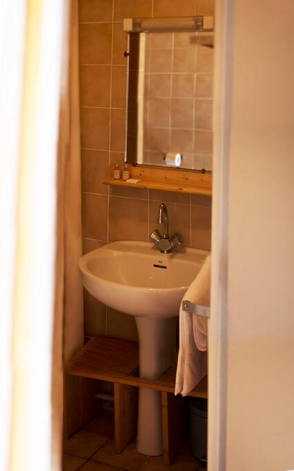 Lavabo et douche