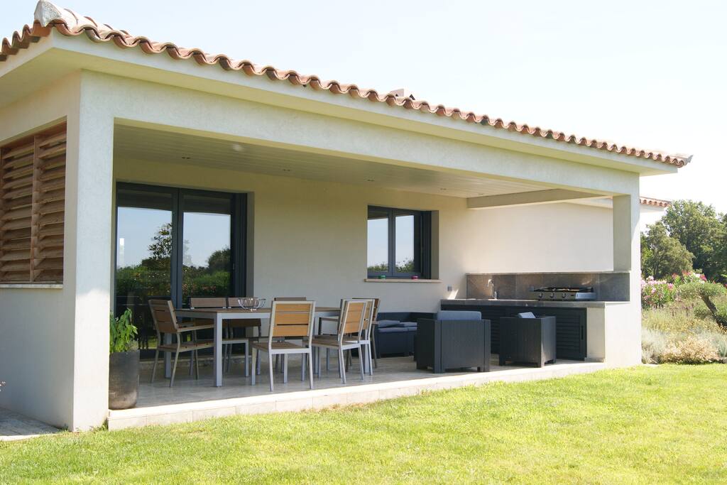 Terrasse avec coin plancha