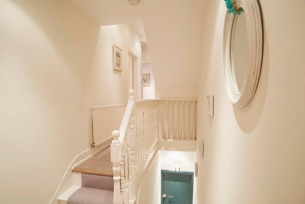 GF / 1st Floor - Entrance & Hallway