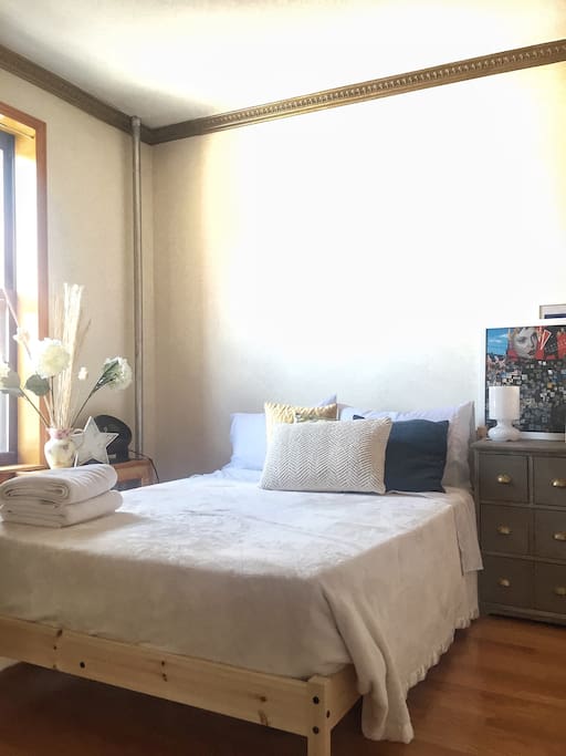 Bed room: Casper mattress