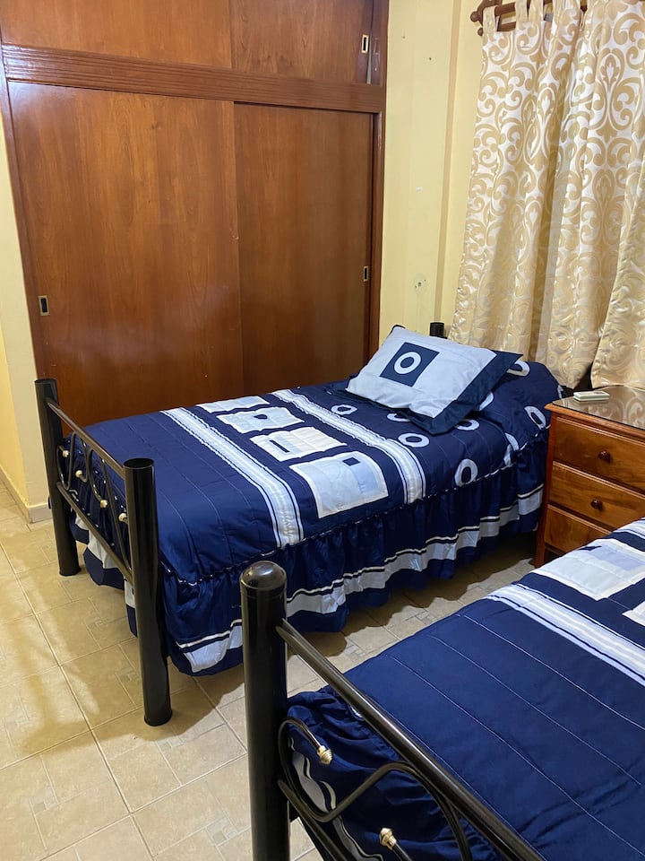 Recámara principal con closet y baño dentro