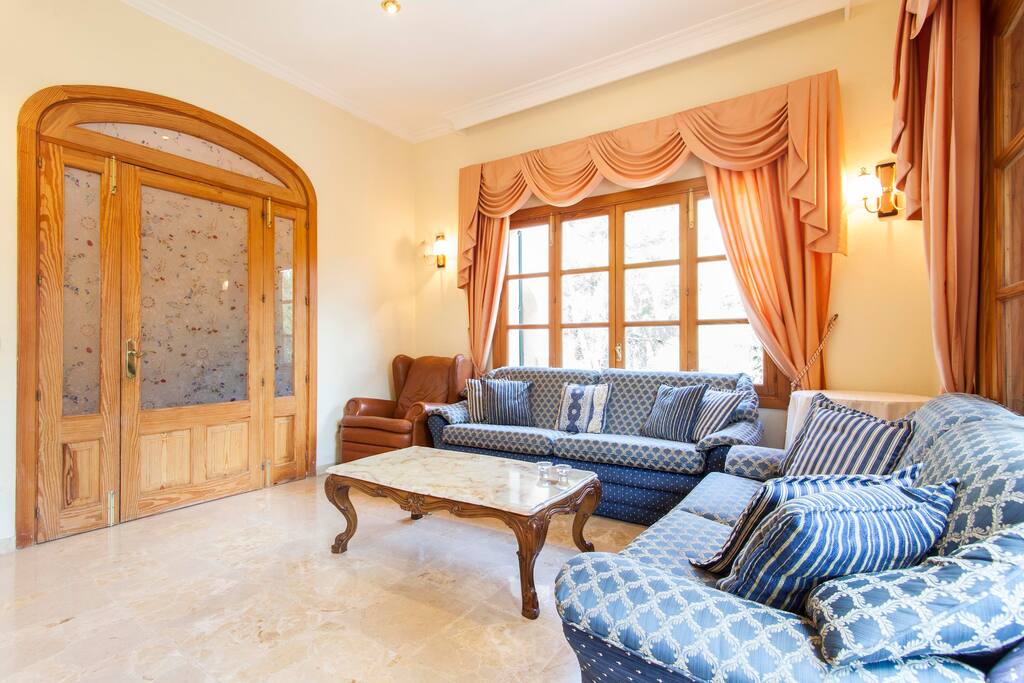 Living Room with TV and Air conditioning