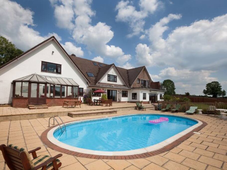 Ranmoor with Heated Swimming Pool, open only in summer months