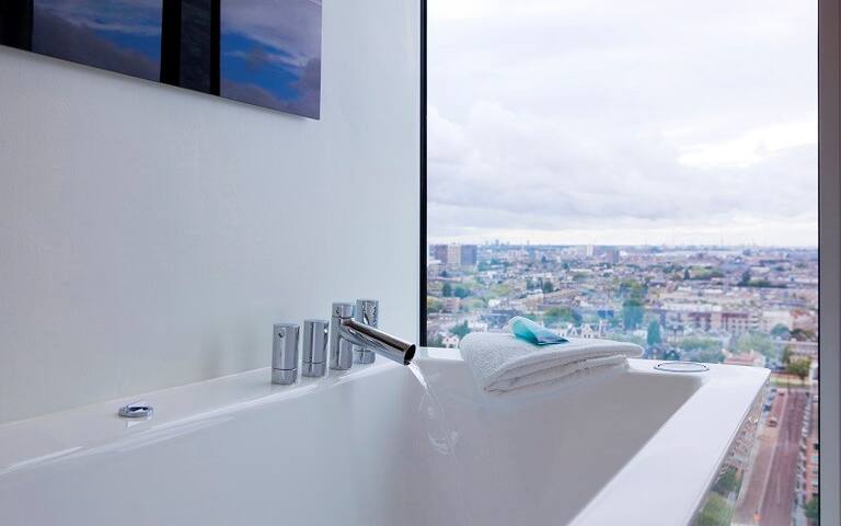 Urban Large Penthouse. Age 21+ only! gallery image 3