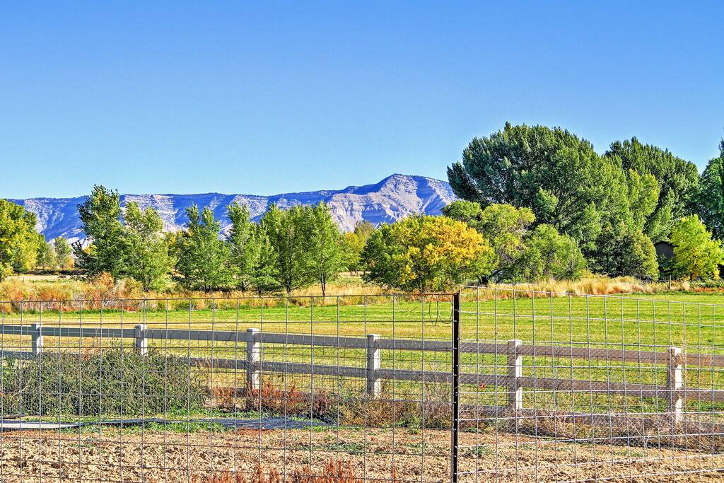 Featuring unobstructed mountain views from every part of the property, this vacation rental home promises a revitalizing retreat!
