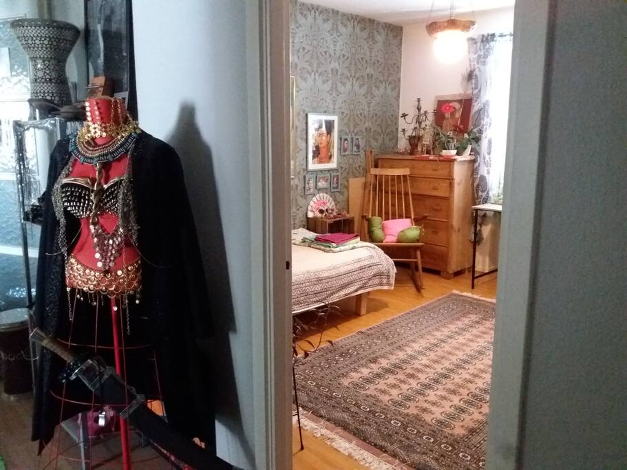 Entrance to yr room!