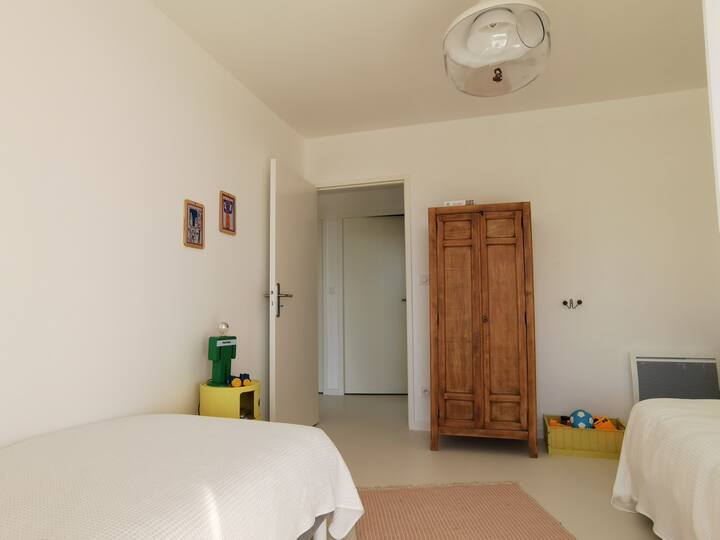 Habitación infantil 
con 2 camas de 90