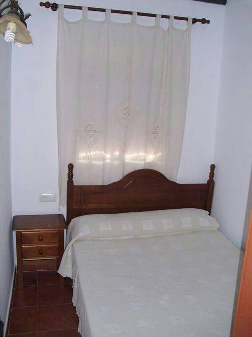 Cama de matrimonio en el Dormitorio1- Double bed in bedroom1
