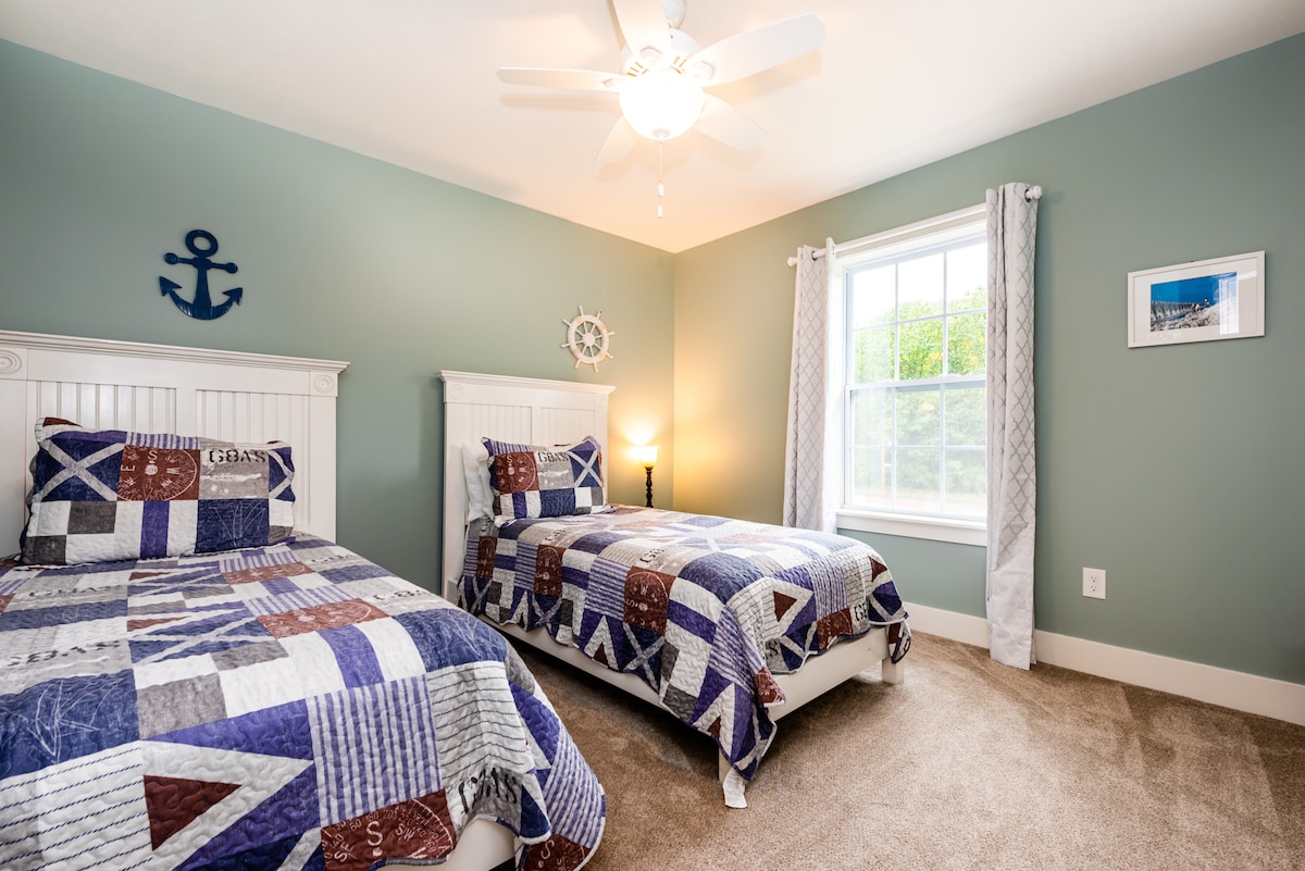 Მეორე სართულის ორადგილიანი ოთახი №2 თასმით