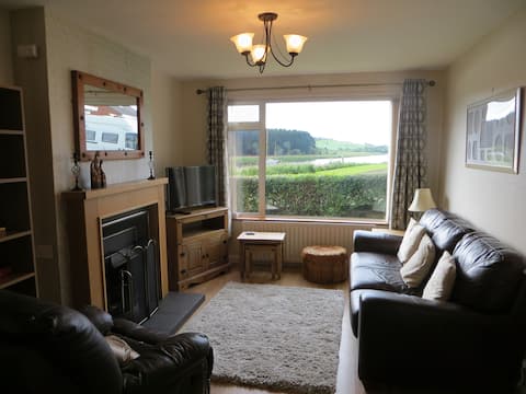 Great house with fantastic river views and sunsets