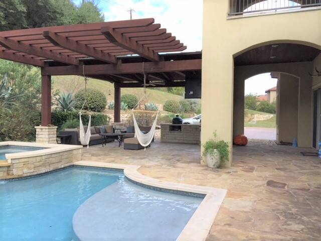 Texan Estate w/Pool Across From Lake Austin gallery image 3