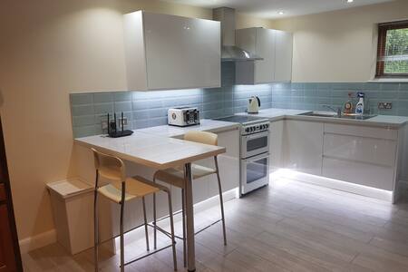 Coach House Apartment - Tranquil Nether Edge