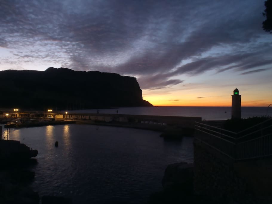 Le cap Canaille à l'aube