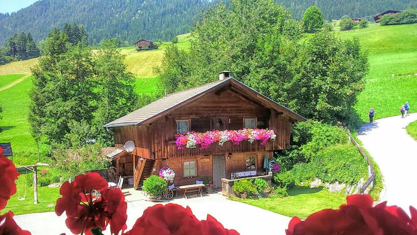 Hüttenappartement Obstgarten mit Kachelofen