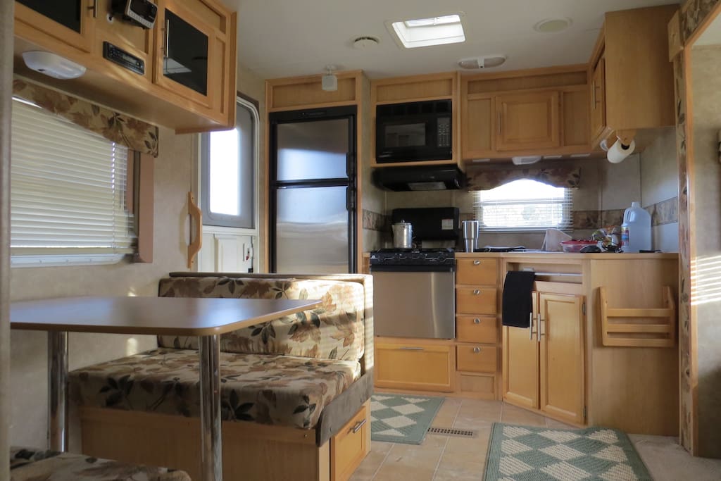 Kitchen & Dining Area