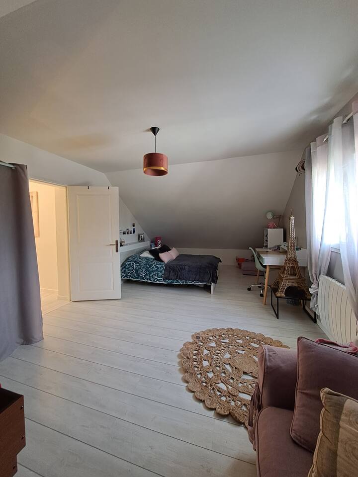 Dormitorio 5
2do piso 
Cama 140 