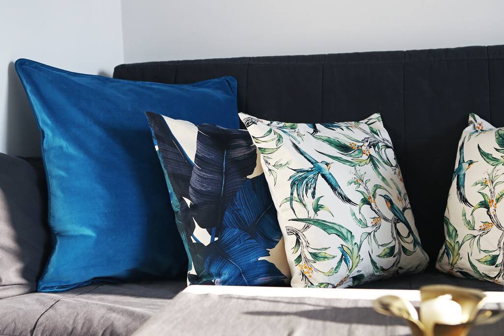 Cosy day& night zone. Relaxation space& comfortable sofa bed.