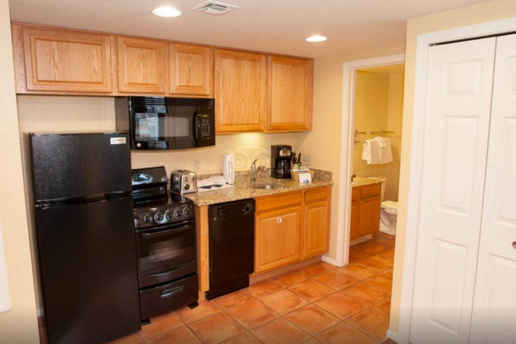 Mini Kitchen with all cooking cookware