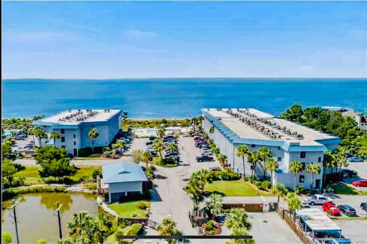 Tybee Luxe Lemon Beachfront Condo - Condominiums for Rent in Tybee