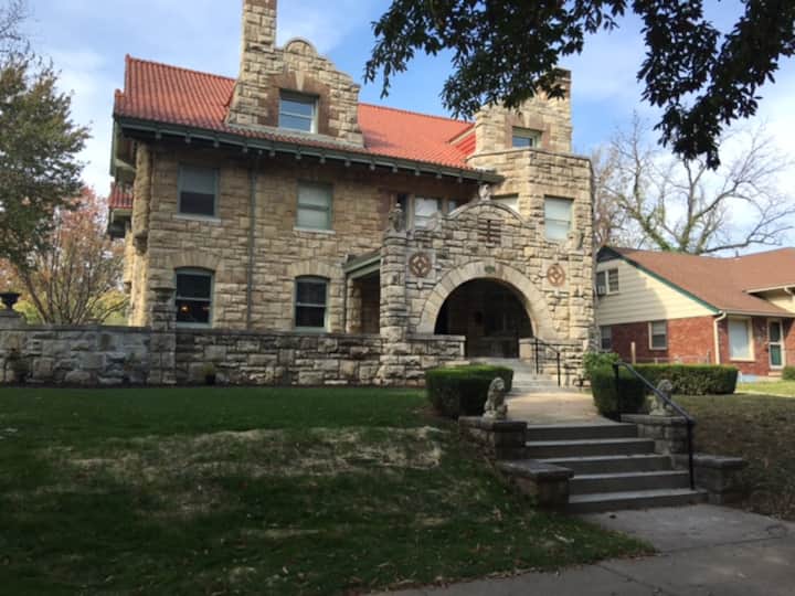 Historic Mansion in Scarritt Renaissance District. Houses for Rent in