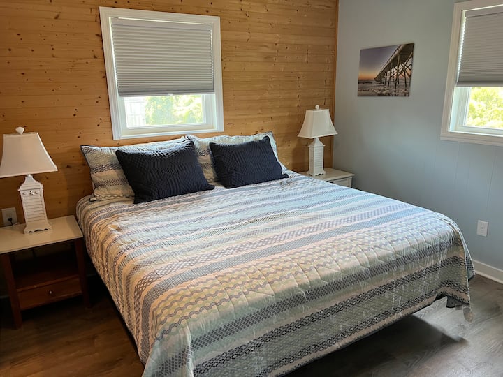 King. Canvases บนผนังได้รับความอนุเคราะห์จาก Katy D Photography