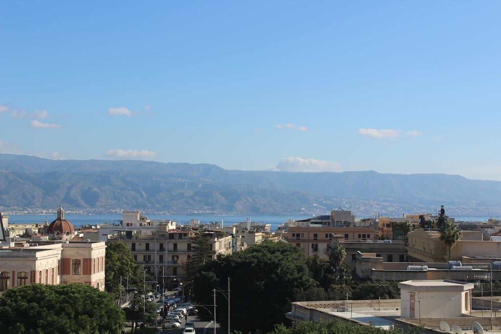 La foto mostra la visuale dal balcone della vostra stanza.
