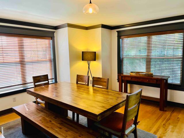 Seattle Magic (large Fremont home) 4.9 Rating gallery image 4