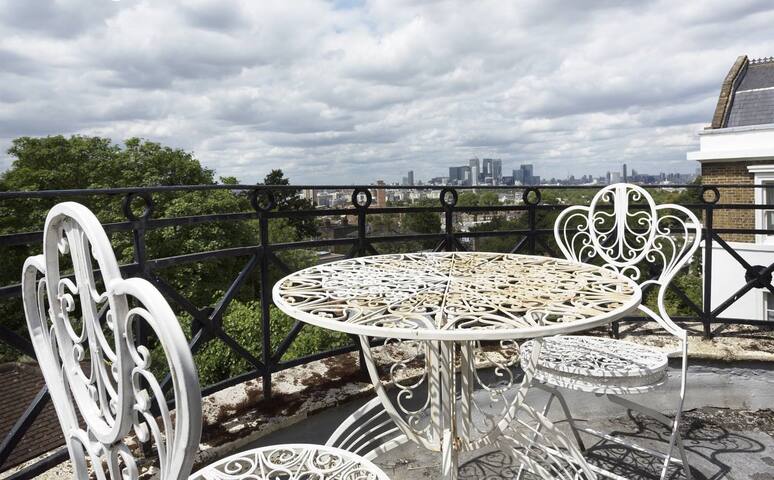 Elegant historic 7 bedroom house Greenwich London gallery image 4