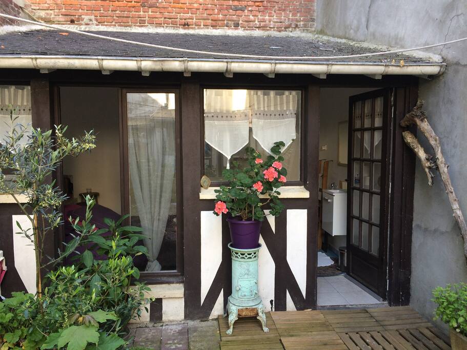 L'entrée de la chambre