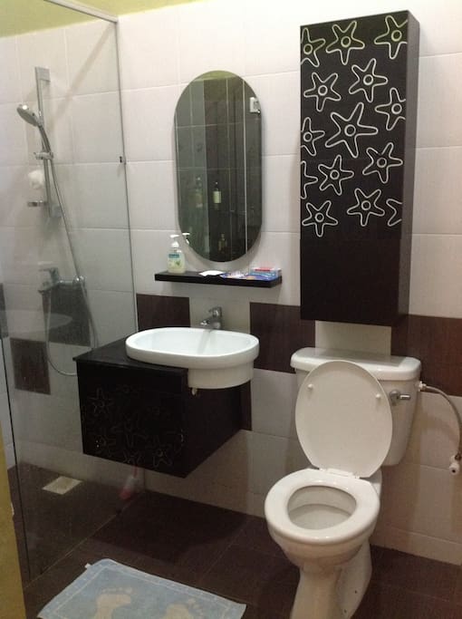 Bedroom 1 (bathroom)