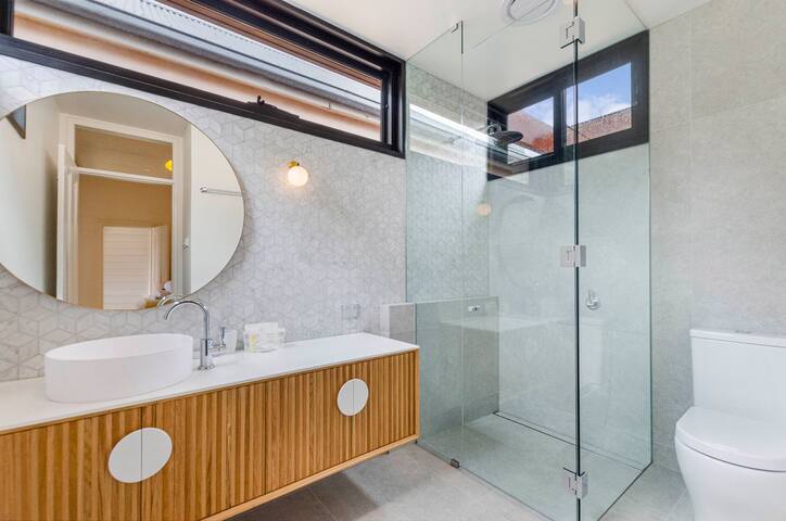 Red Door at Wishart gallery image 5