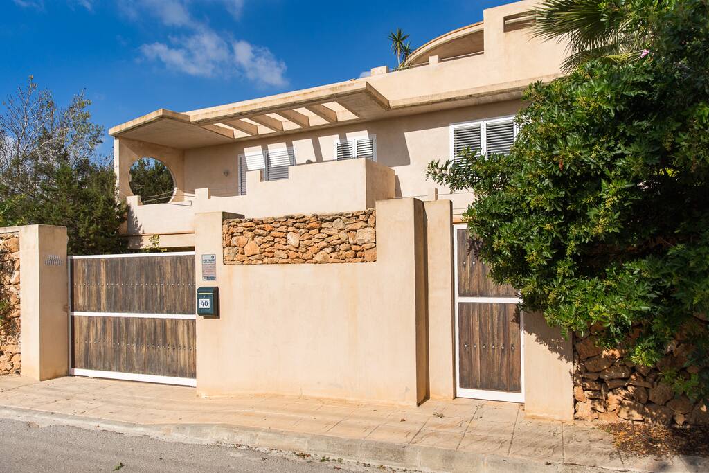bigger corner country side house more near BOSSA beach Clubbers and comercial center