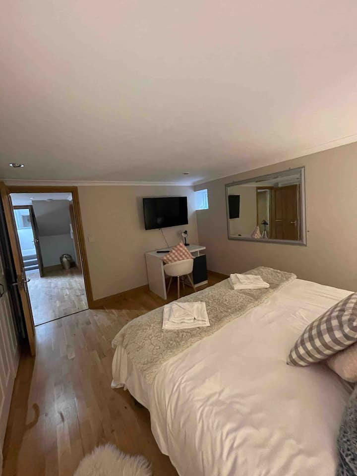 Суперкреветни или двокреветни кревети на барање